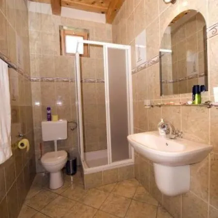 Bed & Breakfast Szent Anna Etterem Es Panzio Berkenye