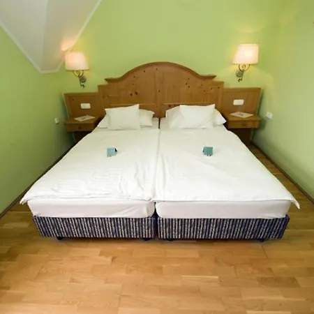 Bed & Breakfast Szent Anna Etterem Es Panzio Berkenye