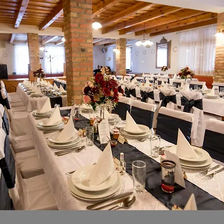 Szent Anna Etterem Es Panzio 3* Berkenye