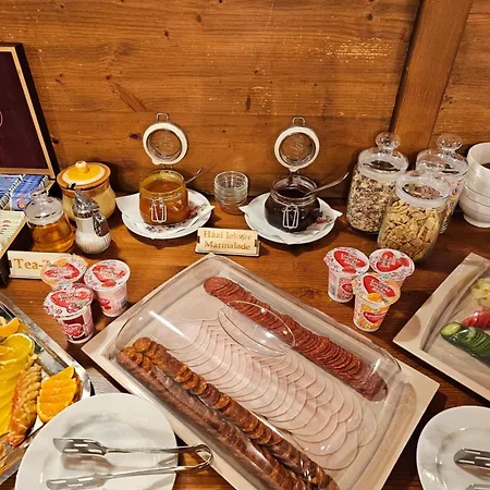 فندق مبيت وإفطار Szent Anna Etterem Es Panzio Berkenye